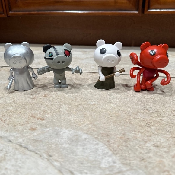 Roblox Piggy Silver Robby Memory with Bat Parasee Parasite - Picture 7 of 7